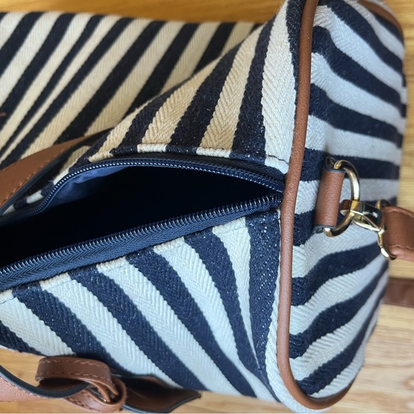 Small Nautical Stripe Weekender 💙🤍 - Picture 5 of 8